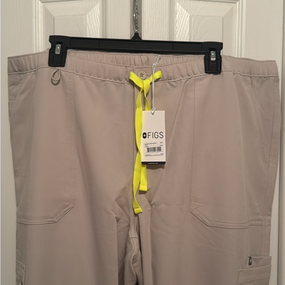 FIGS Men's Pants Cairo Cargo Scrub Pant
